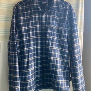 Men’s Patagonia blue flannel L